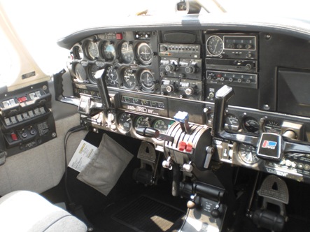 Multi_Engine_Seneca_I_Cockpit